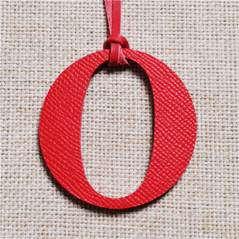 سلسلة مفاتيح من الجلد الطبيعي  - مراجعة Monogram Keychain Leather وسعره