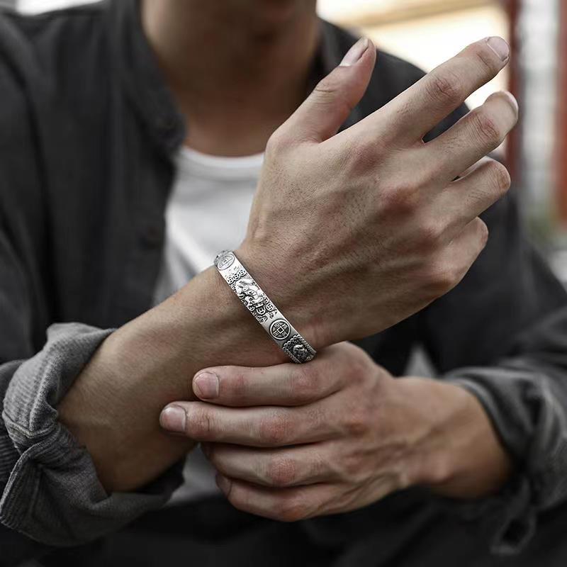 الكلاسيكية الرجعية الأساطير ال - مراجعة Coordinates Bracelet وسعره